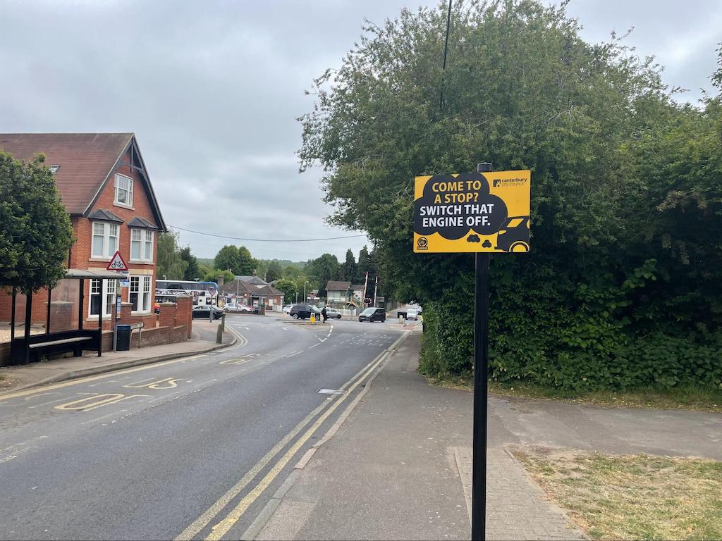 Road sign telling people to switch off their engines if they have come to a stop